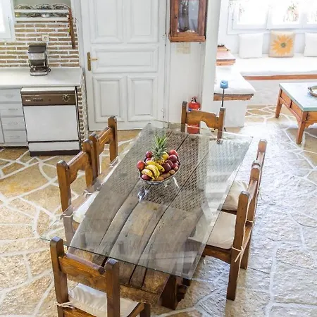 Traditional Family Southern Lefkada Casa vacanze Sívros