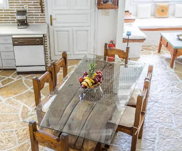 Traditional Family Southern Lefkada 別荘 Sívros