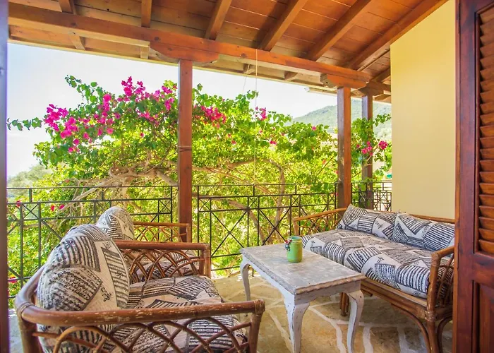 Traditional Family Southern Lefkada 別荘 *